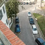 Apartment With Balcony In The Square