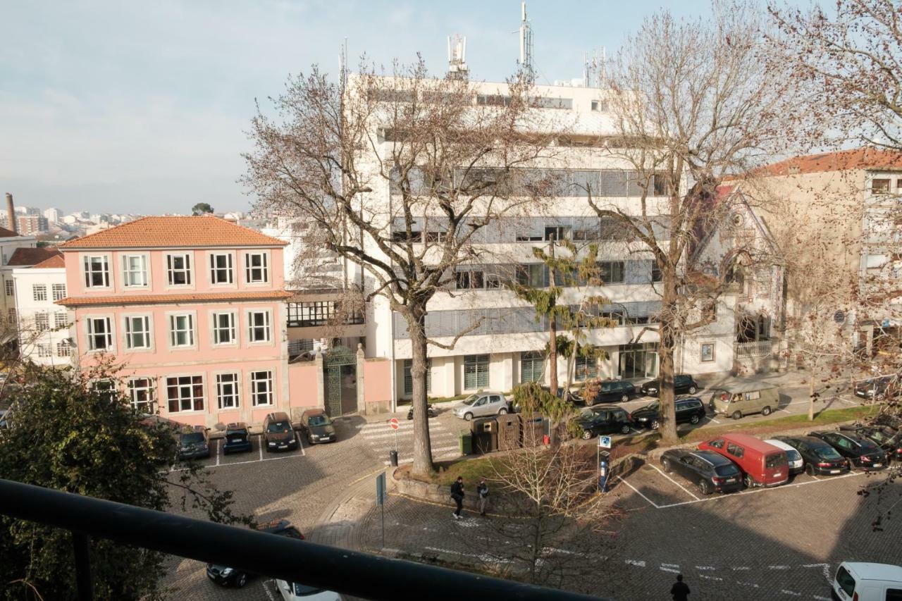Apartament With Balcony In The Square Porto